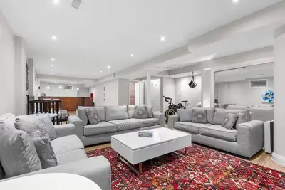 Image de Luxury home Spacious 7-bedroom house in brilliant Mississauga with Ac and gym