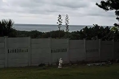 Image de 83 Ocean View at Pumula Port Shepstone offers a luxurious sea view.
