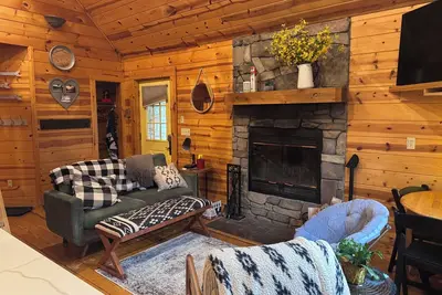 Image de Log Cabin in the Woods --formerly the \"Love Shack\"
