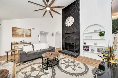 Image de Stylish Katy Retreat  4br Sleeps 10  Outdoor Escape