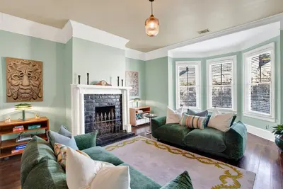 Image de Creative Comfort in Downtown Savannah | Heated Pool Access