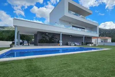 Image de Seaview 8 Bed Villa Sleeps 16 - Pool & Hot tub