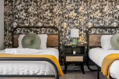 Image de *Bow River Views* Spacious Downtown House with Stunning Bow River Views