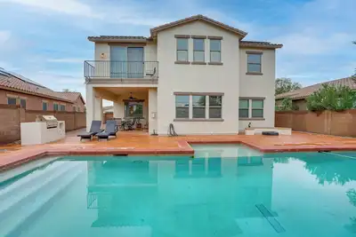 Image de Pool, Views & Ample Space! Sunny Goodyear Retreat