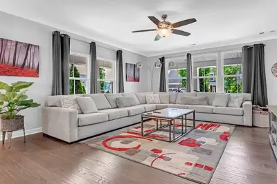 Image de Grey Haven: 5 Star Stay, Grill, Fire Pit & More\nhome in Franklin, Tennessee