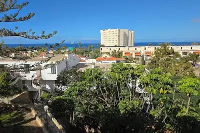Image de Jacaranda, proche de la mer et de la plage, piscine, jardin, vue sur la mer