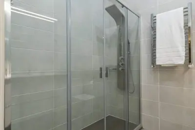 Image de Amplio y Elegante en Casco Viejo con Parking