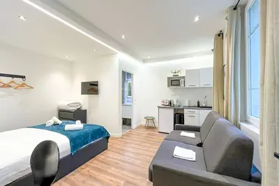 UrbanFlat 202 - 249 Saint Denis Sd1