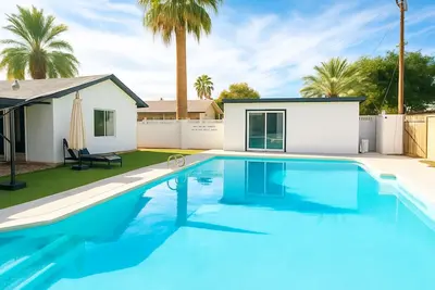 Image de Desert Chic Retreat: Private Poolside Relaxation, Adventure Trails & Outdoor Fun