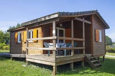 Image de Chalet Accessible avec Terrasse – 2 Chambres à Naucelle