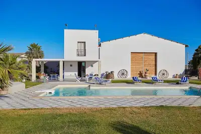 Image de 2 Bedroom Luxurious Villa, Private Pool, Stunning Gardens, Sleeps 6, Air conditioning, Wifi