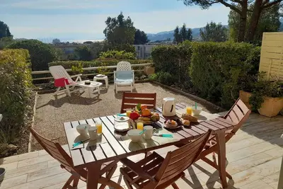 Image de Appartement climatisé avec terrasse et parking, proche plage à Bormes