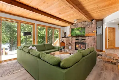 Image de Spacious Cottage on Clark Lake