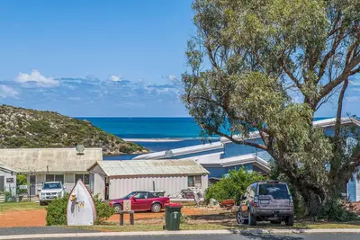 Image de Breathtaking Views of Both Ocean and River.