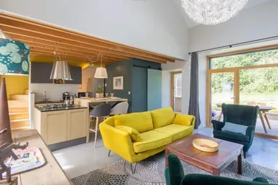 Image de Gîte « Un Toit Sous Les Étoiles » avec terrasse, jardin et Wi-Fi