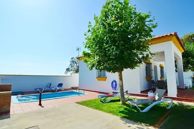 Image de Chalet Chaparrillo Conil Rentals avec piscine privée, Wi-Fi et climatisation