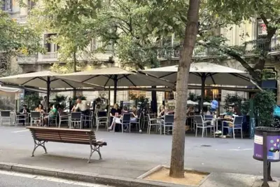 Image de Spacious City-Center Apartment Steps from Plaza Catalunya