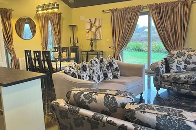 Image de 1-bedroom accommodation -Tulla Co Clare relaxing getaway surrounded by woodlands