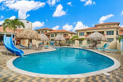 Image de Charming 2 Br Condo with 2 Community pools!