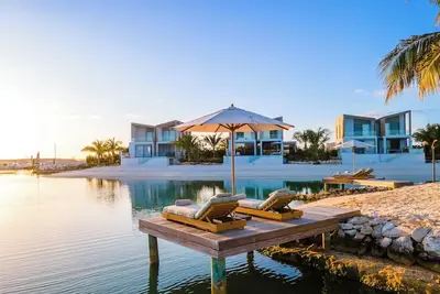 Image de Experience Paradise in Modern Room w/ Balcony Views of Turquoise Seas