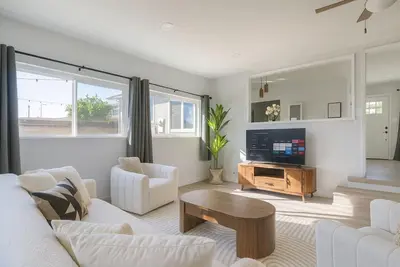 Image de The Mills Retreat House in Whittier Near Disney