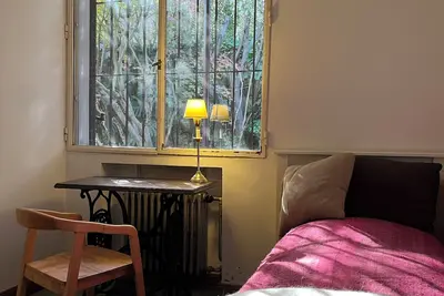 Image de House, design, garden, for groups and families, near the river, 15 min from downtown.