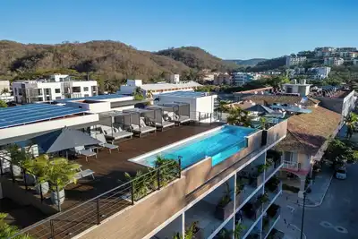 Image de Spacious 2-in-1 Santa Cruz Condo with Rooftop Pools, BBQs - Minutes to Beach!