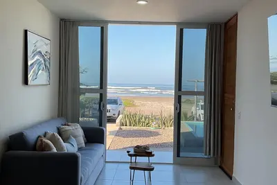 Image de Fabulous oceanfront 2-bedroom condo with Ac in Playa Novillero
