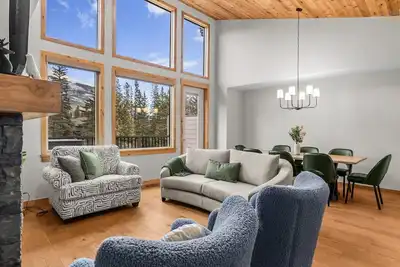 Image de Luxury Modern Mountain Lodge in Spring Creek, Canmore