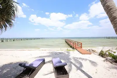 Image de Whole top floor penthouse unit in a beach lodge in  Bokeelia on a small beach