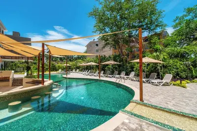 Image de Gorgeous condo with shared pool & private Bbq - Close to beach & amenities