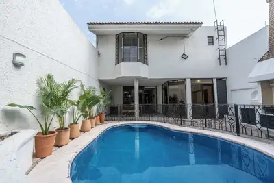 Image de Family Home with Heated Pool