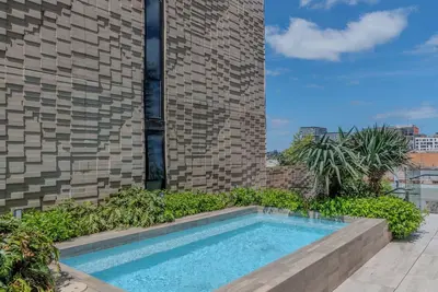 Image de Urban Poolside Retreat | Sleep 6 | Free Parking