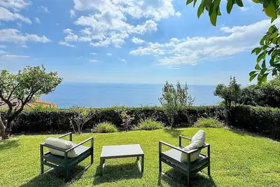Image de Villa Elidea D: An elegant and welcoming apartment which faces the sun and the sea, with Free Wi-Fi.