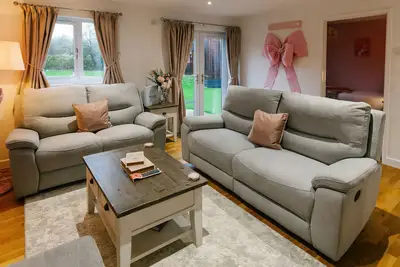 Image de James Ville Marina Lodge 23, with hot tub in Brigg