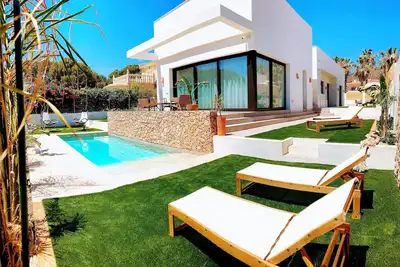 Image de Luxury villa 20 meters from the sea. Heated swimming pool all year round. .