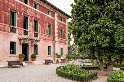 Image de Villa dei Cipressi Wine Resort - Elegance between Vineyards and Lake