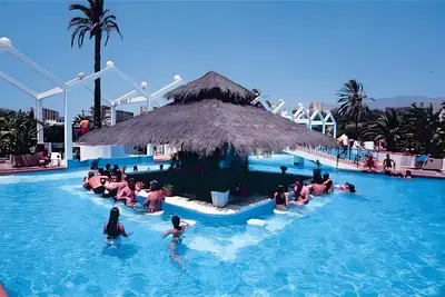 Image de Appartement de vacances 'Jc Apartment Benalmádena' avec piscine partagée, Wi-Fi et climatisation