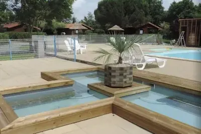 Image de Chalet « Bois 3» avec piscine partagée et terrasse privée