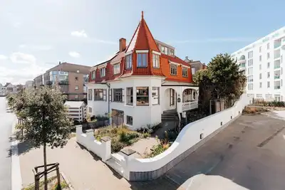 Image de Maison Georges   une charmante maison de poupées en bord de mer avec 5 pièces!