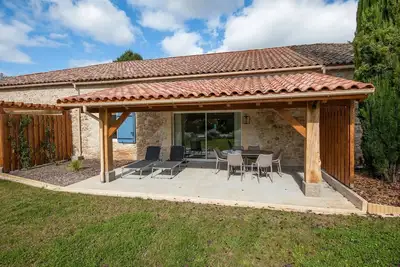 Image de Gîte Coeur des Ondes - Tournesol avec terrasse, jardin partagés et Wi-Fi