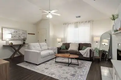 Image de Family Gem in Pelham 3br/2Bath 1 Level Pet friendly home