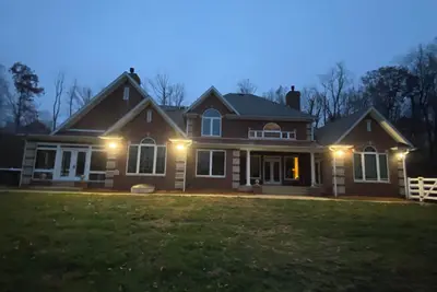 Image de Spacious 7-bedroom country house in peaceful country setting outside Greencastle