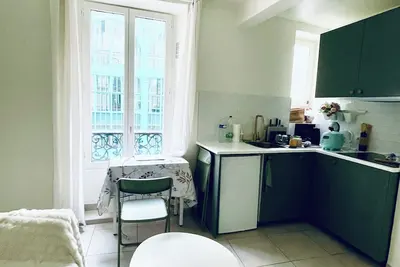 Family suite in old Paris