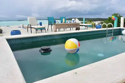 Image de Private Plunge pool Soothing hot tub and Sunrise and sunset over tranquil waters