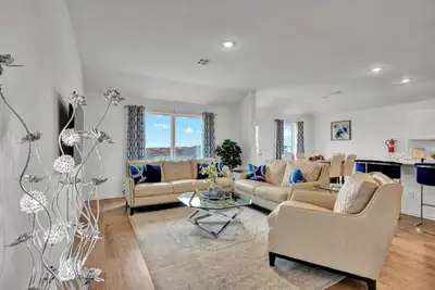 Image de Spacious Edmond Home with 4 Queen Beds