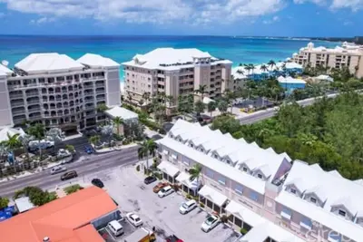 Image de New Listing - 2bedroom steps away from 7Mile Beach!