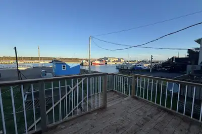 Image de Your Harbourfront Dream – Newly Renovated with Spectacular Views