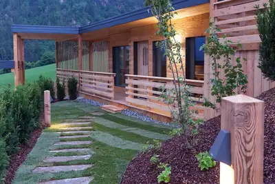 Image de Chalet « Pennhof Castanea 5 » avec vue sur la montagne, terrasse privée et Wi-Fi
