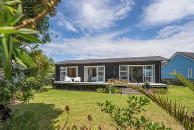 Image de Coastal Nook - Matarangi Holiday Home
